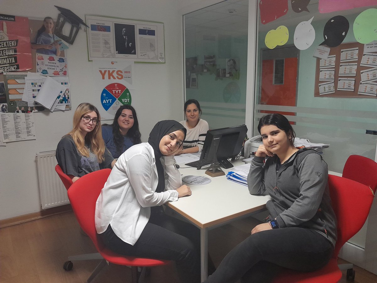 melysafrt's tweet photo. 11.sınıf öğrencilerimizle YÖK Atlas çalışmalarımız. @isilyaylacan @fserkanbalci @Sinanelmas_82 https://t.co/PmjMdNTJTF