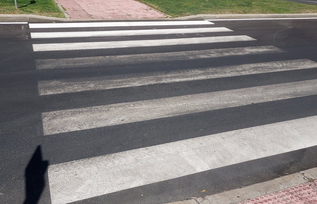 30 años de gobierno y el Partido Popular nos sigue castigando con sus chapuzas. Así está su "asfaltado electoral" solo dos meses después: levantado y con la pintura negra

#Majadahonda merece respeto, cariño e ilusión. Porque para mi #MajadahondaPrimero🧡, el 28M vota Ciudadanos