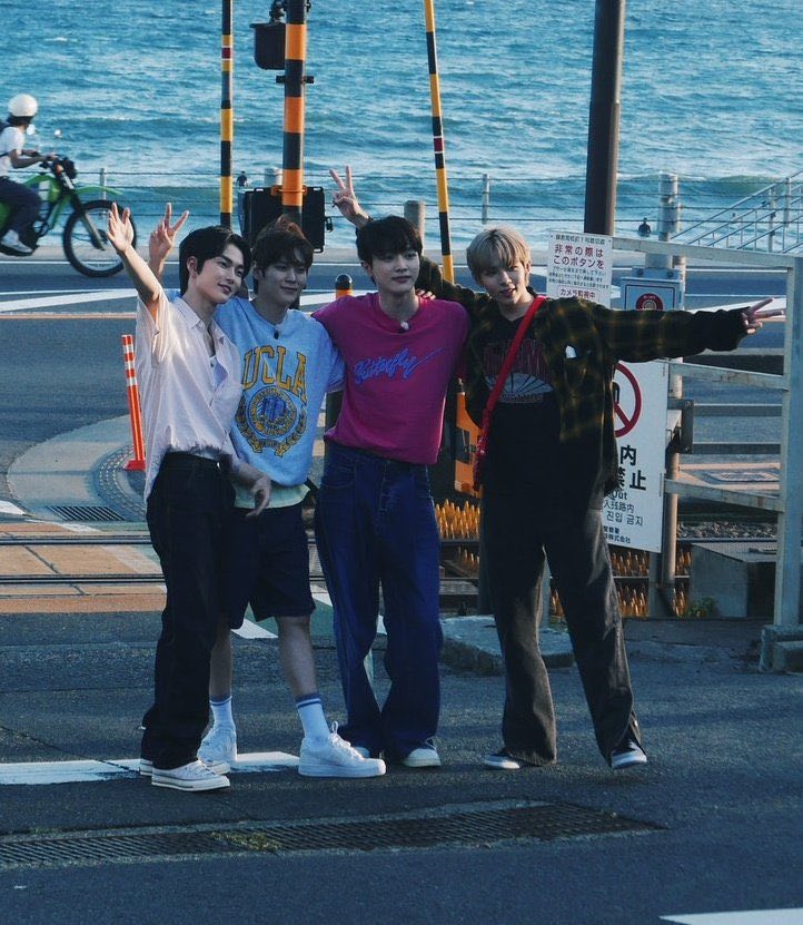 riizepics's tweet photo. — thread of behind pics and stills of #smnbg in welcome to nct universe since sm deactivated the accounts https://t.co/ToKkkUIR6G