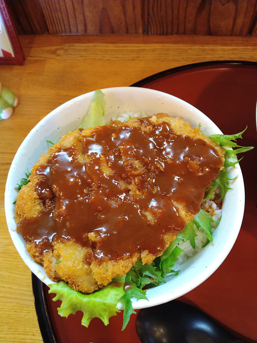 久しぶりに、佐久市猿久保にある「げんこつ屋」に行ってきました😀

ラーメン（げんこつラーメン（大盛））＋ソースカツ丼のセット食べてきました😋😋

あっさり醤油で完食完飲してきました🍴🍴🍴
※セットメニューのご飯物も大盛出来るんだろうか🤔🤔出来るなら次回はW大盛行っちゃうか😋😋