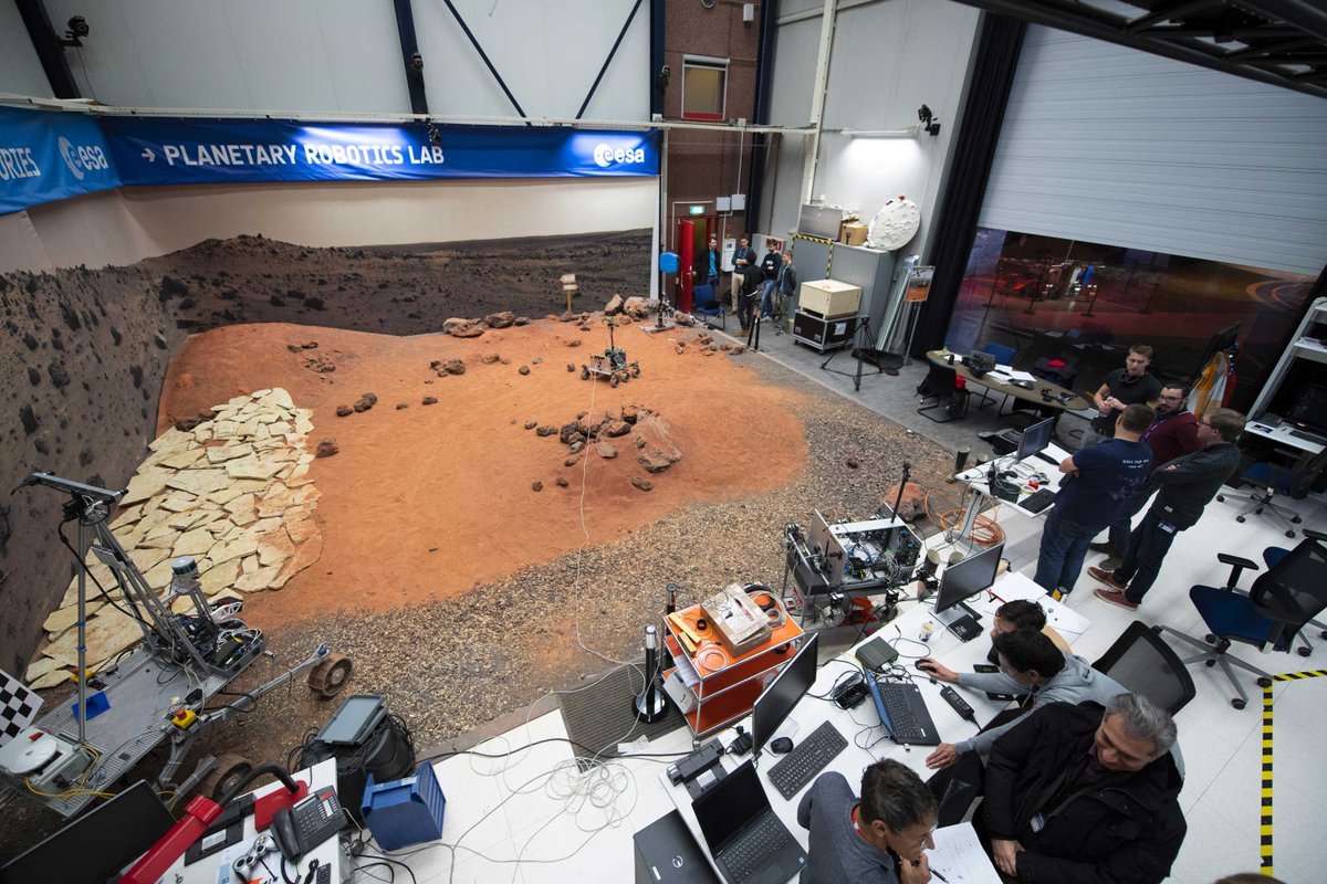 A corner of @ESA's #ESTEC technical centre in 🇳🇱 that doubles as a slice of the🔴Red Planet. Our 9 x 9 m 'Mars Yard' is used to test rover software & hardware including self-navigation and locomotion systems #ESATech #ImageOfTheWeek esa.int/ESA_Multimedia…