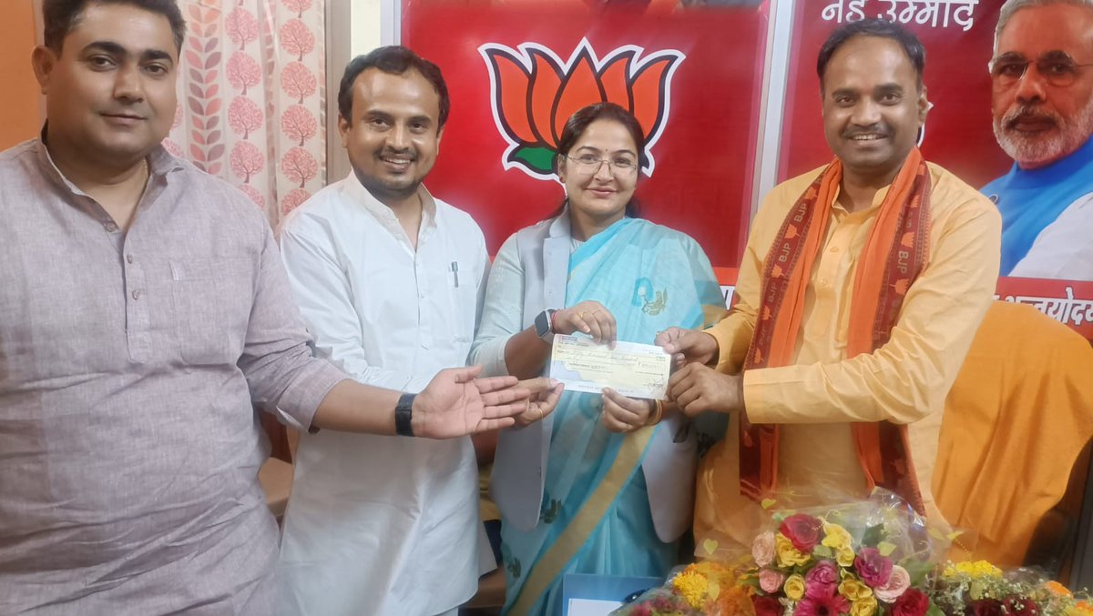 आज मेरे जन्मदिन के अवसर पर भाजपा की जिला महामंत्री एवं रैगांव विधानसभा की पूर्व भाजपा प्रत्याशी बहन श्रीमती @PratimaBagri जी द्वारा ₹51000 की आजीवन सहयोग राशि प्रदान की गई।

उन्होंने मेरे जन्मदिन को राशि प्रदान करने का शुभ दिन चुना इसके लिए मैं उनका आभारी हूं।