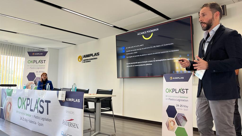 Última ponencia antes de la primera pausa, realizada por Óscar Hernández, de <a href="/ANARPLA/">ANARPLA</a>.

Óscar expone "Condición de fin de residuo en UE: casos por países".

#OKPLAST2023 #plásticos #plástico #sostenibilidad #legislación