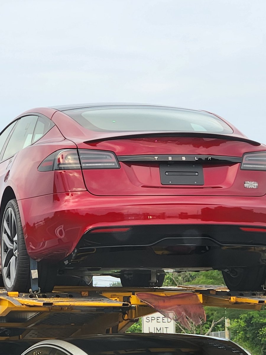 kzgouda's tweet photo. I spotted the new TESLA today @Tesla . Looks great! https://t.co/r4Mjhvee88