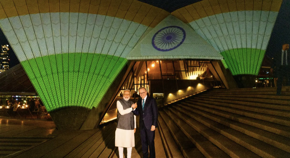 Awesome #OperaHouse #AustraliaIndia #Modi