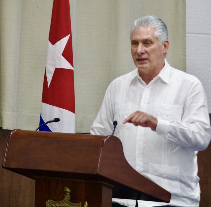 <a href="/DiazCanelB/">Miguel Díaz-Canel Bermúdez</a>  ...son cinco las prioridades de trabajo: 
1-Desarrollo económico.
2- Atención social.
3-Fortalecimiento institucional.
4- Tabajo con los cuadros.
 5- Fortalecimiento ideológico.
#VIPlenoCCPCC