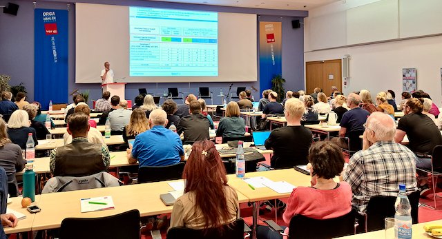 Sonja Staack (@sonja_staack) on Twitter photo Über 100 Beschäftigte aus Technik, Verwaltung und Service an #Hochschulen am Montag im <a href="/_verdi/">Ver.piss.di</a>-Haus: starke Debatten, tolle Kolleg*innen & viele Pläne, was wir gemeinsam anpacken ✊ Wunderbarer, Mut machender Tag 😊 #ZusammenGehtMehr
👉Tagungsbericht: gesundheit-soziales-bildung.verdi.de/mein-arbeitspl… Über 100 Beschäftigte aus Technik, Verwaltung und Service an #Hochschulen am Montag im <a href="/_verdi/">Ver.piss.di</a>-Haus: starke Debatten, tolle Kolleg*innen & viele Pläne, was wir gemeinsam anpacken ✊ Wunderbarer, Mut machender Tag 😊 #ZusammenGehtMehr
👉Tagungsbericht: gesundheit-soziales-bildung.verdi.de/mein-arbeitspl…