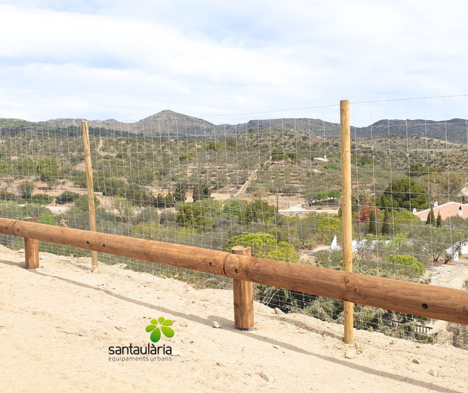 santaularia_cat's tweet photo. 📣 Nou projecte de biondes per a un #càmping de Cadaqués! 🏕️ A Santaulària Equipaments Urbans hem subministrat i instal·lat biondes mixtes de fusta tractada amb acer galvanitzat per a salvaguardar la seguretat de les caravanes. 👏 https://t.co/PslK8O7xsV
