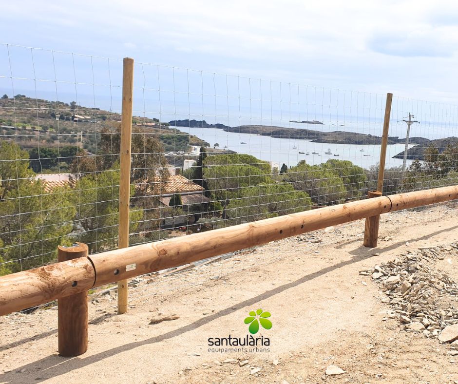 santaularia_cat's tweet photo. 📣 Nou projecte de biondes per a un #càmping de Cadaqués! 🏕️ A Santaulària Equipaments Urbans hem subministrat i instal·lat biondes mixtes de fusta tractada amb acer galvanitzat per a salvaguardar la seguretat de les caravanes. 👏 https://t.co/PslK8O7xsV