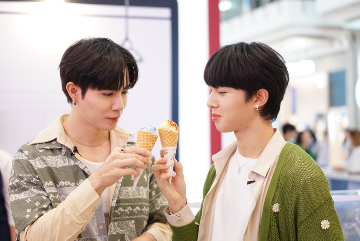 CpnLife's tweet image. แวะมาชิมไอศครีมรักษ์โลก ที่บูธ Better stories โซน Eden1 นะคะ ลองดูสิ ว่ามันจะหวานเหมือนในภาพมั้ยน้า 💕

#CentralPattanaxZeeNuNew 
#BetterFuturesProject 
#CentralPattana
#centralwOrld 
#ZeeNuNew #ZeePruk #NuNew #Zunshine #NanaNu #ซนซน