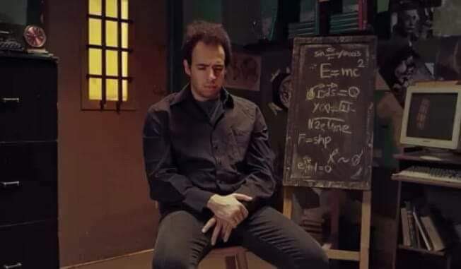 -حتى لو بتحب تنعزل، انت محتاج شخص تقولو أنك هتنعزل.