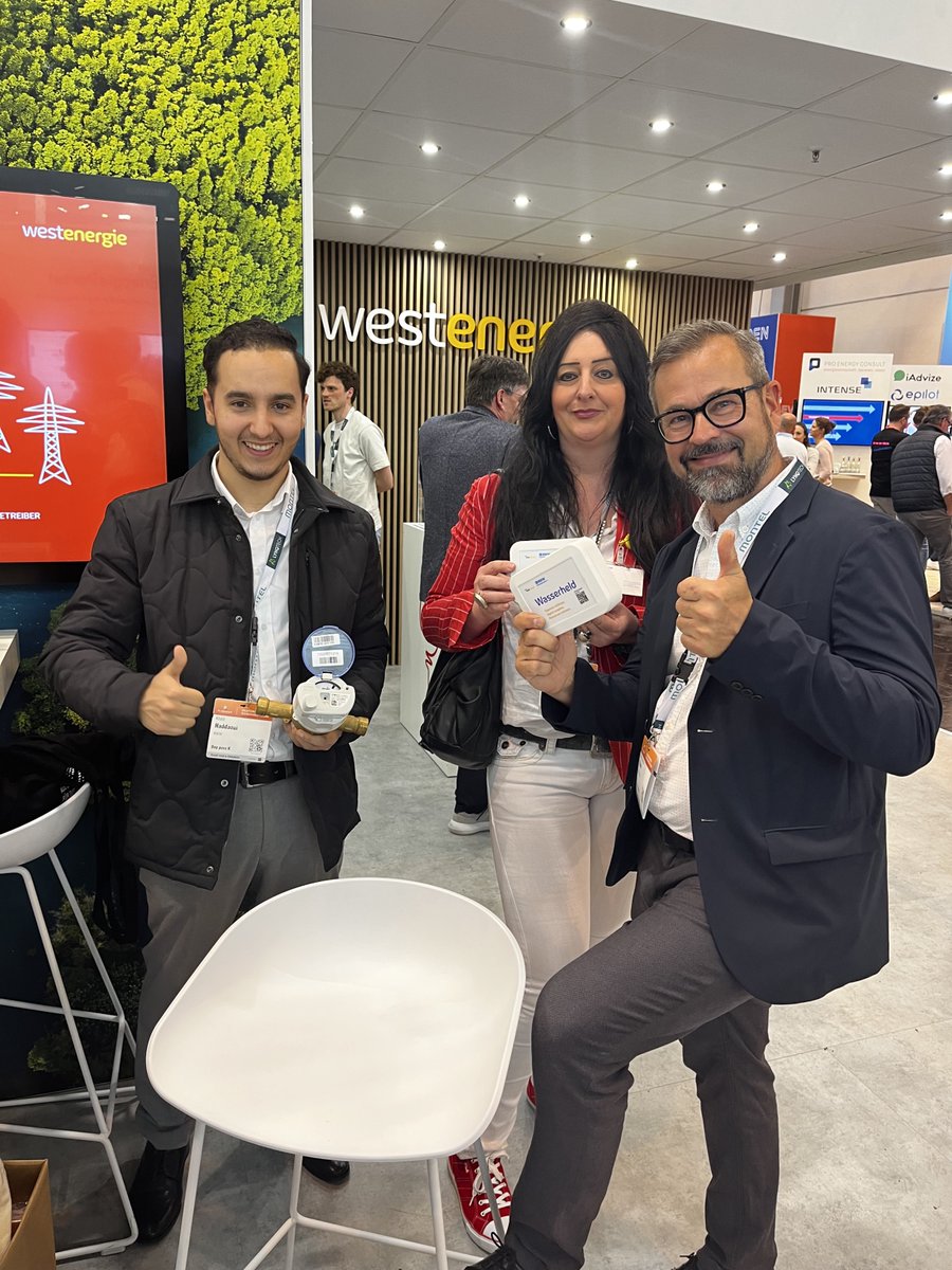 RWWler's tweet photo. @EworldEssen energy &amp; water ⚡️💧, wir sind dabei! Khalid, Heike, Andreas, Martin, Michael und Jonas aus unserer Produkt-/Geschäftsentwicklung sind am Stand der Netzwerkpartner in Halle 4, Stand 206, oder in Halle 3 beim e.on-Stand anzutreffen. Kommt vorbei! 🤩 https://t.co/xOLyHy2cLJ