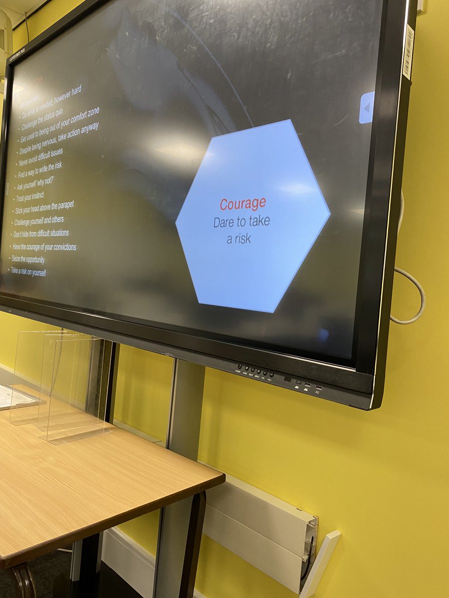 YorkCares's tweet image. This is what #ProjectDare is all about @HiscoxUK @YorkStJohn @inspchoices_uc #DareToTakeARisk #Courage #Aspirations #Employability  - Holly 🌿