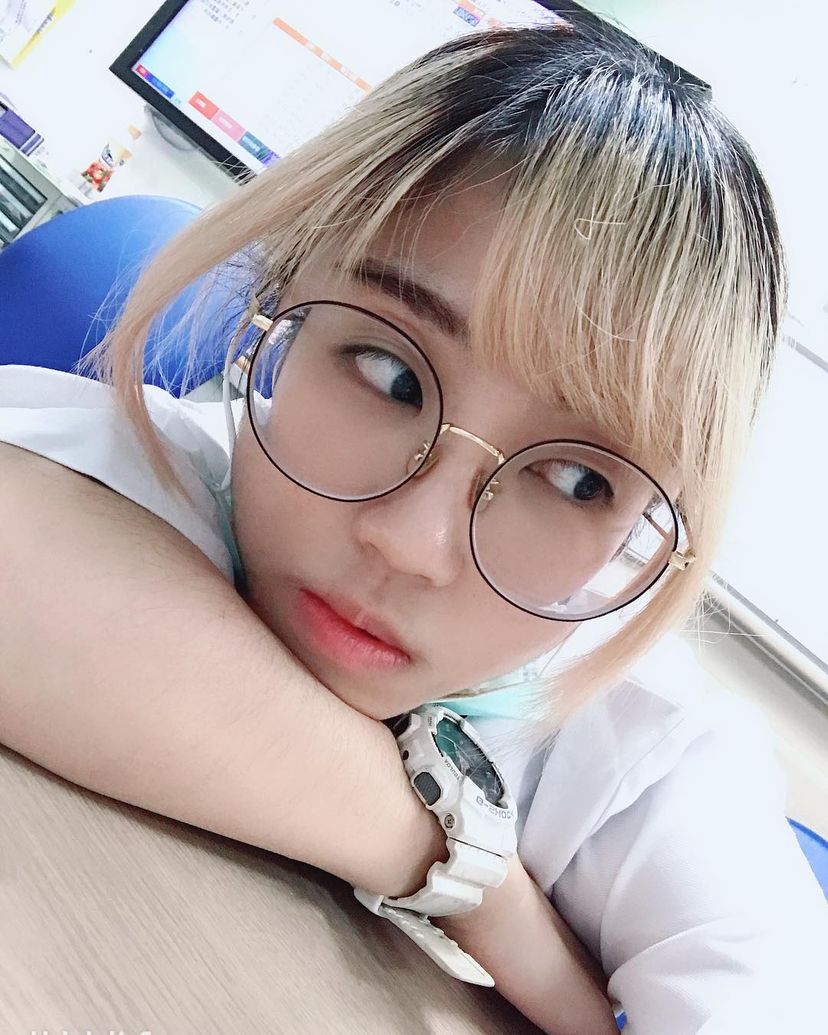 fw51858's tweet photo. 每天上班就是在等待下班
最近的梅雨季節真的很煩😑😑
洗衣服都曬不乾~~~
你們有跟我一樣的困擾嗎
你們覺得下雨天最煩的事情是什麼？？
話說想認識更多新朋友　
怎麼都不來找我聊聊呢😁😁 https://t.co/Ph4lVQI2O6