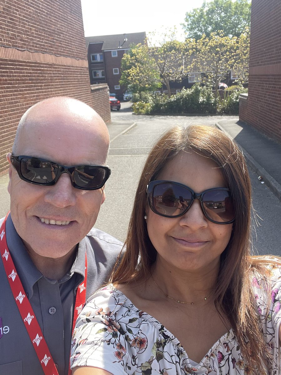 Joint visit at Linney Rd, B’Leys with @emhhomes Trade Supervisor.
Dealing with repairs &amp; estate issues.
#OneTeam #communities <a href="/Hayleyemh/">Hayley Perkins</a>