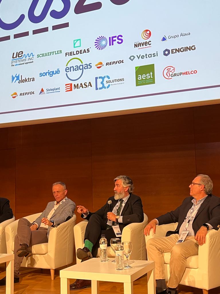 "Cambio de paradigma en el sector del #mantenimiento: mantener cuando se necesita, de forma eficiente y de segura. Y para esto, necesitamos apoyarnos en tecnología". 
Mesa debate 7º Congreso Mantenimiento <a href="/AEM_Online/">AEM</a> 
#Maintenance #Industria40 #Operario40 #Tecnologia