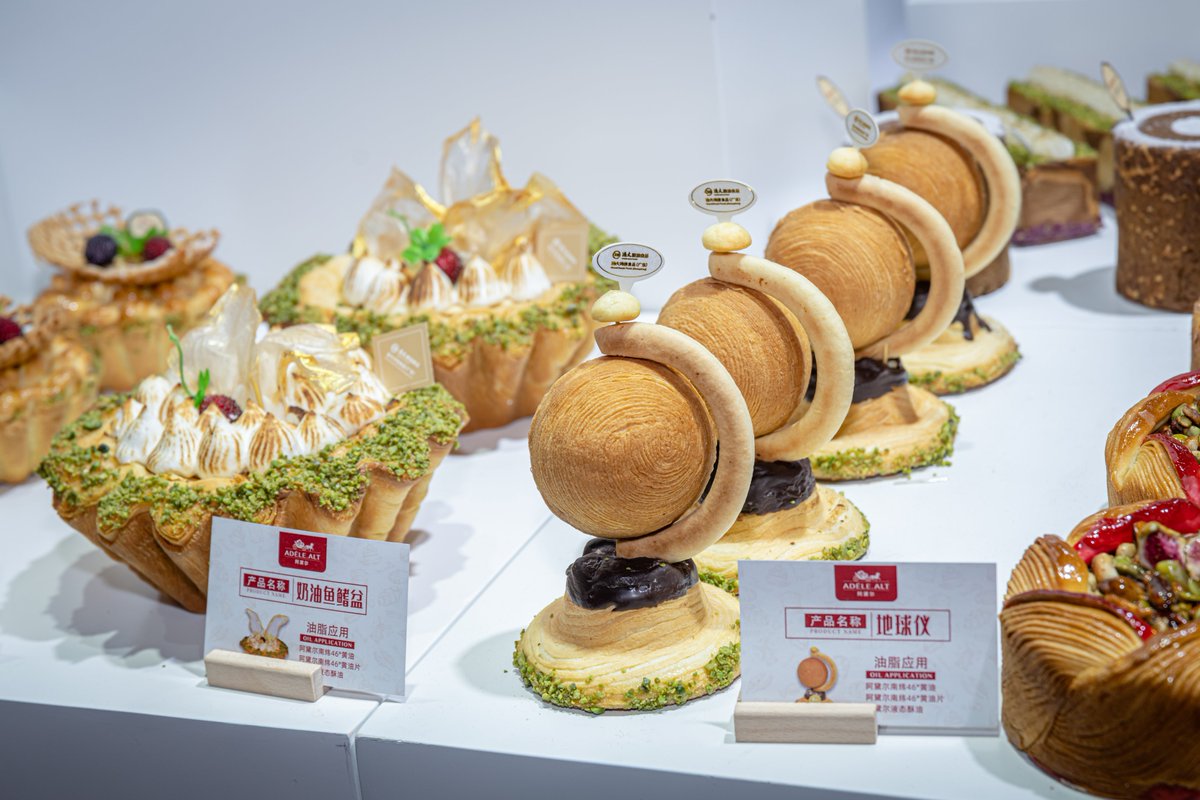 shhqcbd's tweet photo. Calling all baking enthusiasts! The 25th #BakeryChina exhibition, the world's largest baking exhibition, kicked off on May 22 in #Shanghai #Hongqiao Intl CBD. With 2000+ brands from across the globe present, be sure to check in to see what’s new in the industry!😋🥐🍰🧀 https://t.co/ojf8DesDUR