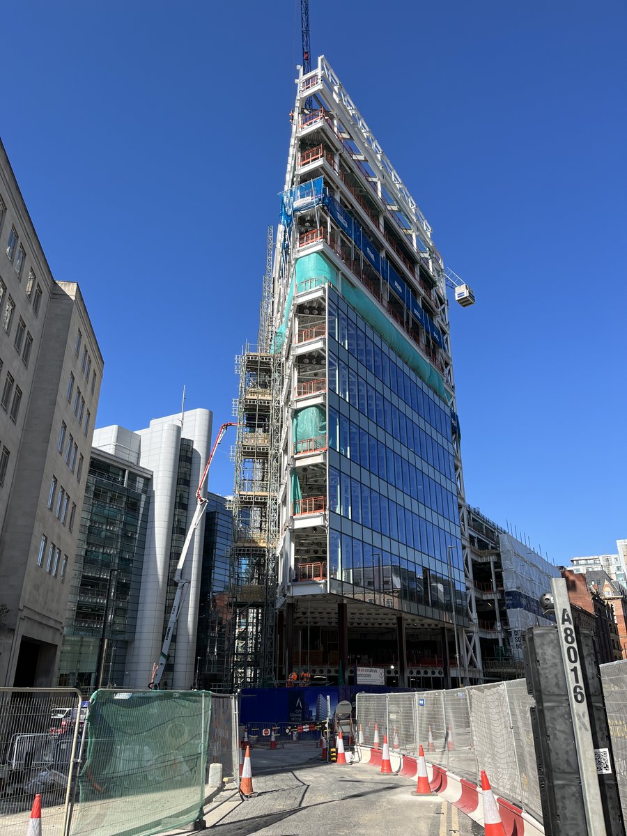 rd_billington's tweet photo. A proud milestone of the main frame being erected at City Square House, Leeds. https://t.co/QUrvXpXq2F