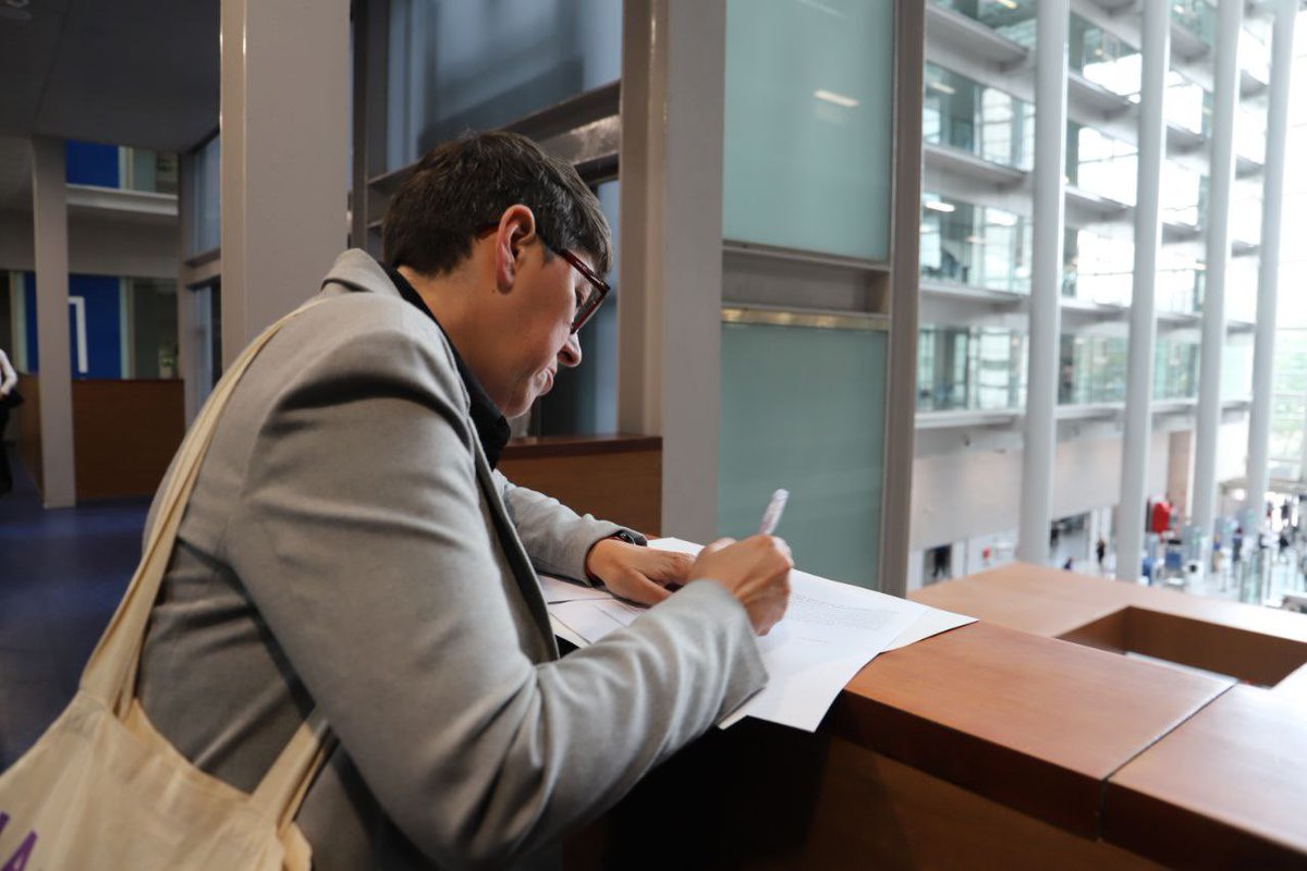 Hemos denunciado a Pablo Motos y el hormiguero ante la fiscalía de delitos de odio y discriminación. La ola de odio y burla que ha generado ese programa es intolerable. Un abrazo enorme a dos colectivos: LGBTIQ+ y personas con discapacidad. ¡Ya está bien!