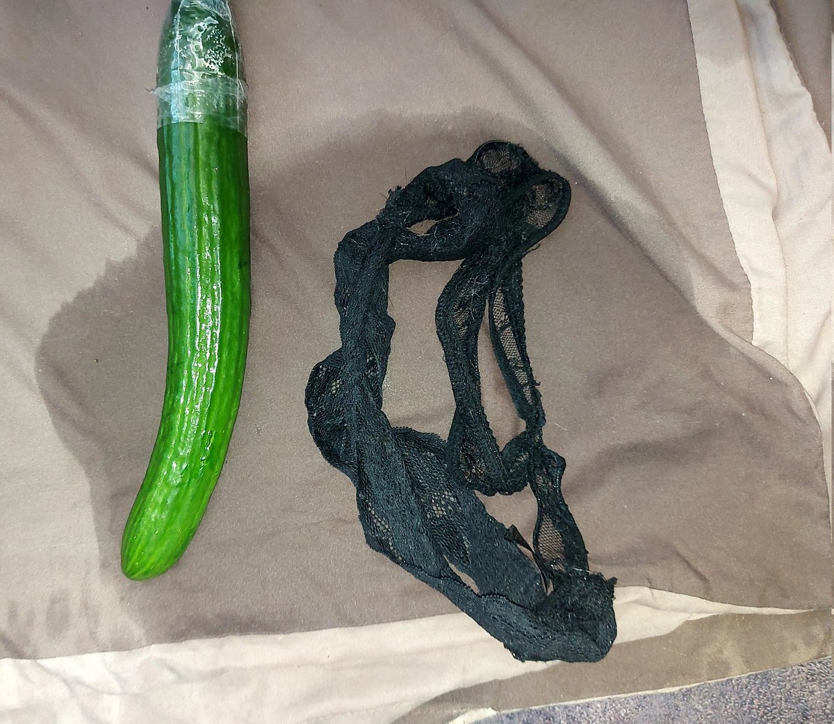 Filthymilfy1's tweet photo. So I like to give myself a good fucking with a cucumber before eating it 😜
Want to see the video????
💦🥒💦🥒💦🥒💦🥒💦🥒💦🥒
#cucumberfun
#Wetplay
#Wetknickers
#wetpatch
#squirtwife
#dirtymilf https://t.co/pWDFATPJna