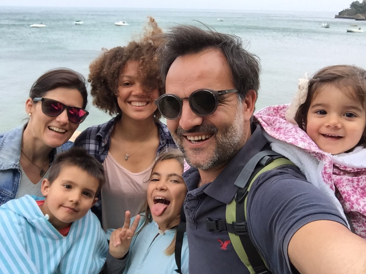 Did you know that you can take our global survey of host families in one of six different languages: English, Spanish, French, Italian, Hungarian and Malay? 

Tell us what it means to you to be an AFS host family, take the survey now! afs.org/host-family-su…

#AFSeffect #family