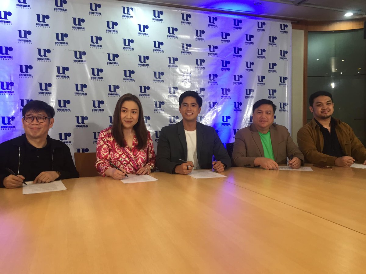 OneMusicPH's tweet photo. @universalrec_ph recently signed 3 promising &amp; vibrant new talents to their ever-growing roster! 
The 3 are ‘Unbreak My Heart’ star @mmarkrivera, theater actor JC Galano, and Ms Universe 2023 contestant @clareinso. 
#UniversalRecordsPH #MarkRivera #JCGalano #ClareInso https://t.co/kRJhoDTXDd