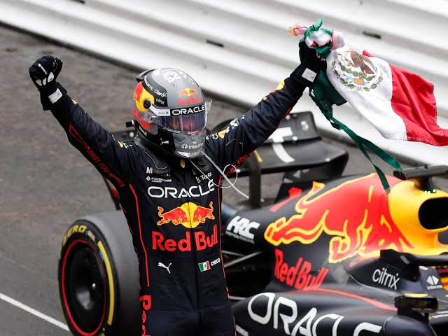 👀 Monako'da yapılan son 4 yarışın 3'ünü Red Bull pilotları kazandı.

2018: Ricciardo
2019: Hamilton
2021: Verstappen
2022: Perez

#F1 | #MonacoGP 🇮🇩