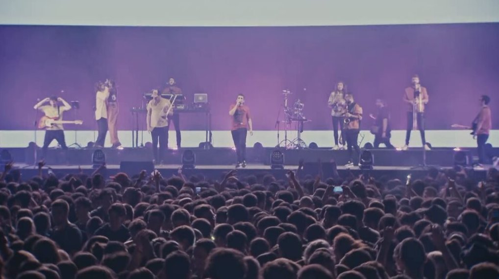 3CatCorporatiu's tweet photo. El concert de final de gira de #Zoo al Palau Sant Jordi, al 33! Amb una actuació memorable davant de 15.000 persones, la banda valenciana va tancar la gira de presentació del disc #Llepolies 🎶
📺 Avui, dimecres, a les 23.20, al @canal_33
➡️ https://t.co/PSQuvnn9iL https://t.co/5WUUMkPBmX