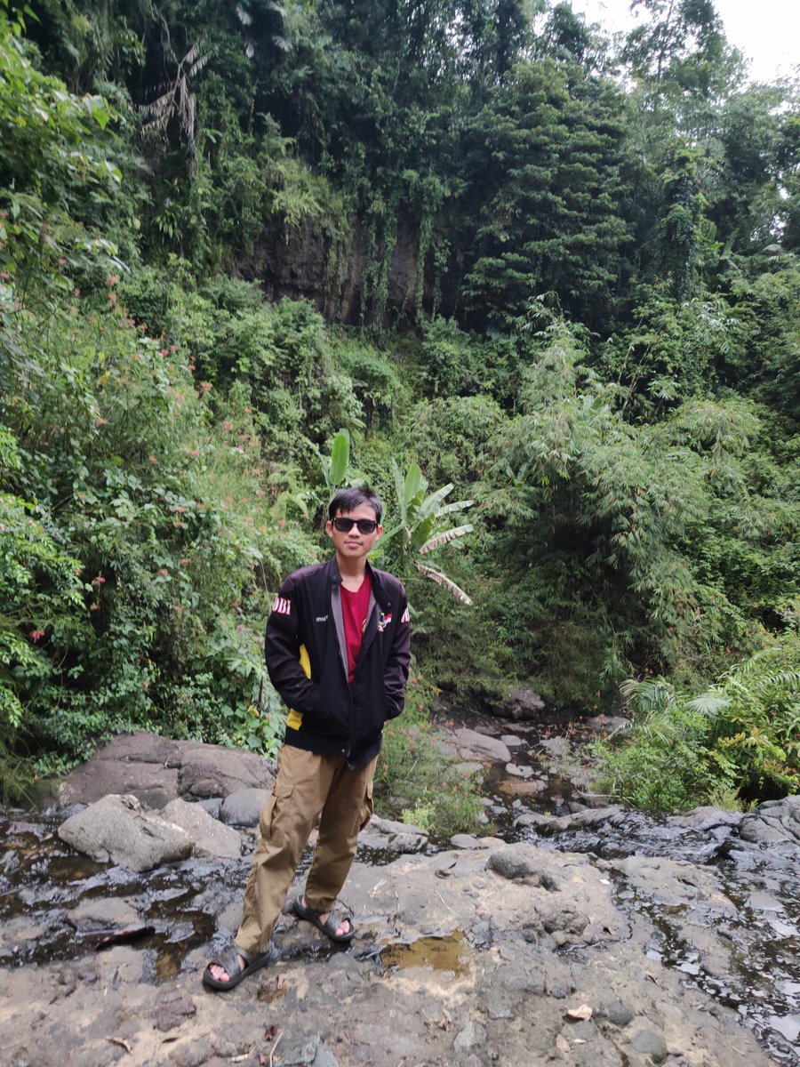 RiswanAlwiandi's tweet photo. Tebing Curug Jawa🌱🌿🍃☘️🍀🪴🌵🌴🌳🌲⛰️🏞️🏞️🏞️
#curug #airterjun #waterfall #lfl #pesonaindonesia #jalanjalan #travelingindonesia #wonderfullindonesia #photography #waterfal #waterfalls #waterfalling #waterfalls💦 #waterfall💦 #travel #traveler #travelingram #travellife https://t.co/jn3YiyoGP3