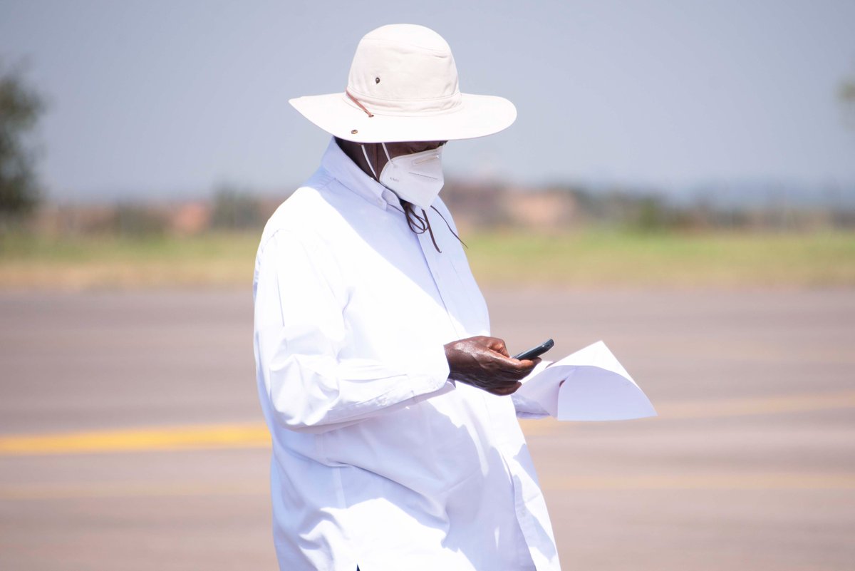 StateHouseUg's tweet photo. Inside President @KagutaMuseveni's Executive Order:
✍️Balaalo Pastoralists have been banned from Northern Uganda
✍️Charcoal Burning and Trade have been banned.
✍️The Turkana must never come to Uganda with guns or will be charged with terrorism. 
READ MORE👉https://t.co/DiI178bWhK https://t.co/sOJrGsst6h