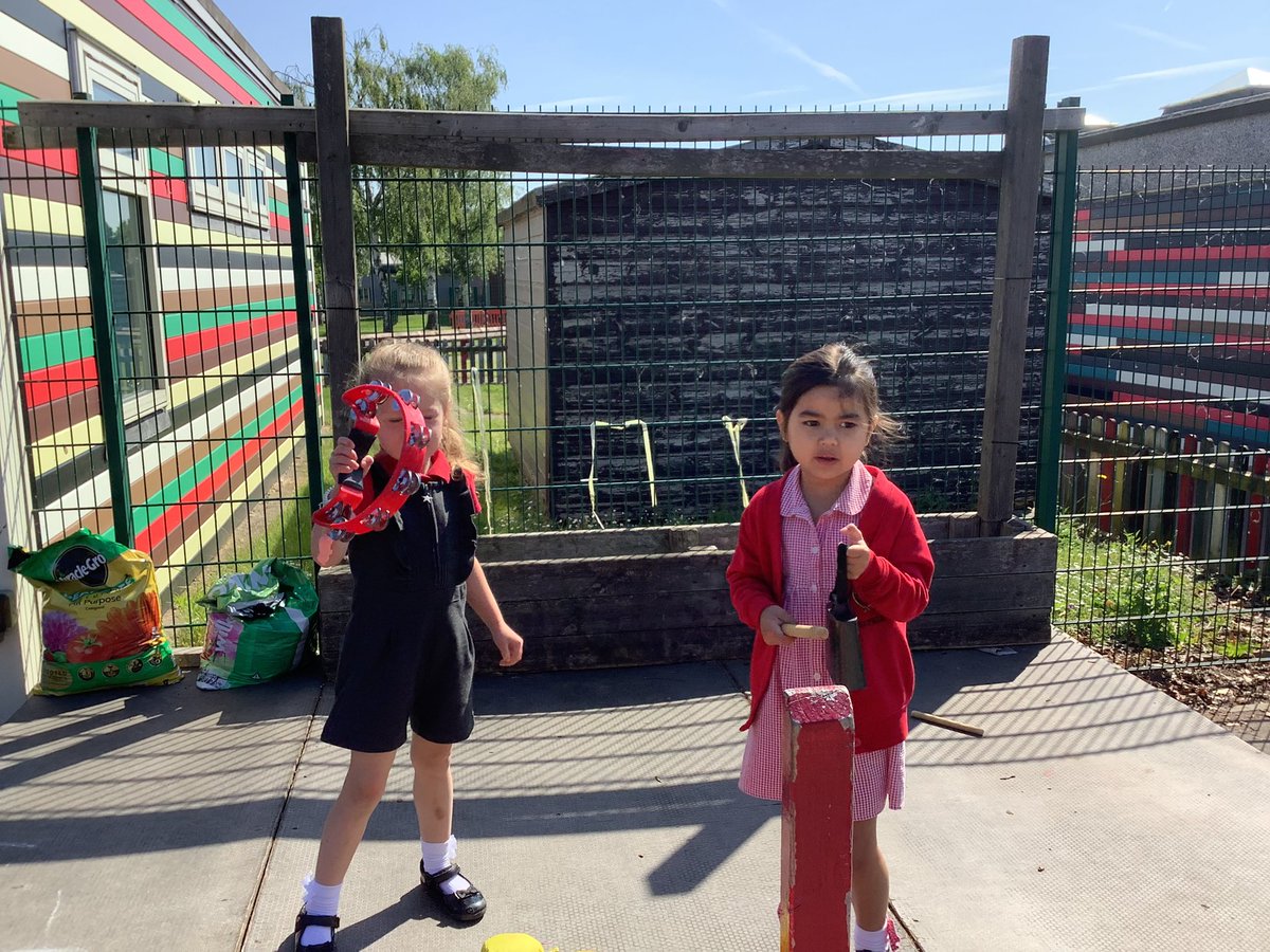 NurseryOPS's tweet image. Another sunny ☀️ morning to play and learn outside!
#eyfsphysicaldevelopment #eyfsexpressiveartanddesign #playlearnandgrowtogether