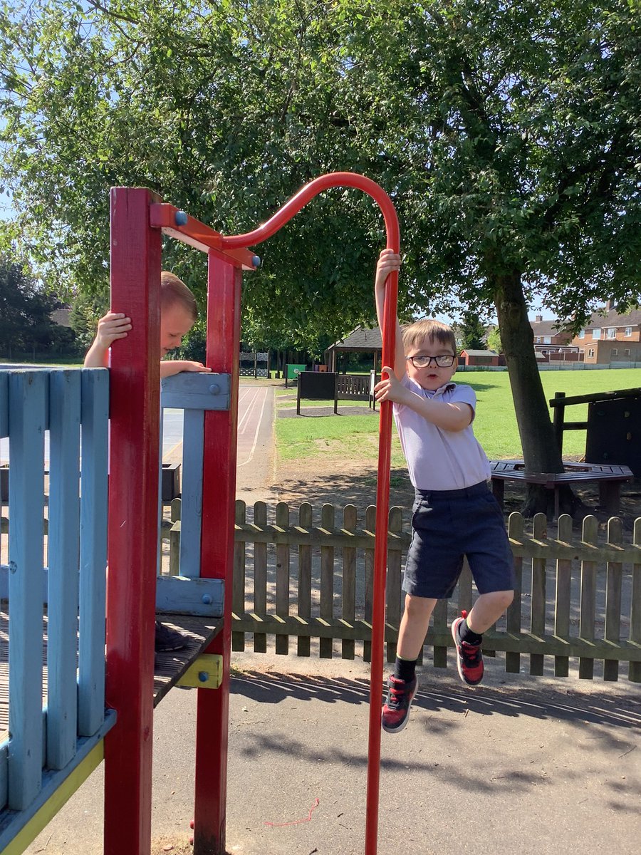 NurseryOPS's tweet image. Another sunny ☀️ morning to play and learn outside!
#eyfsphysicaldevelopment #eyfsexpressiveartanddesign #playlearnandgrowtogether