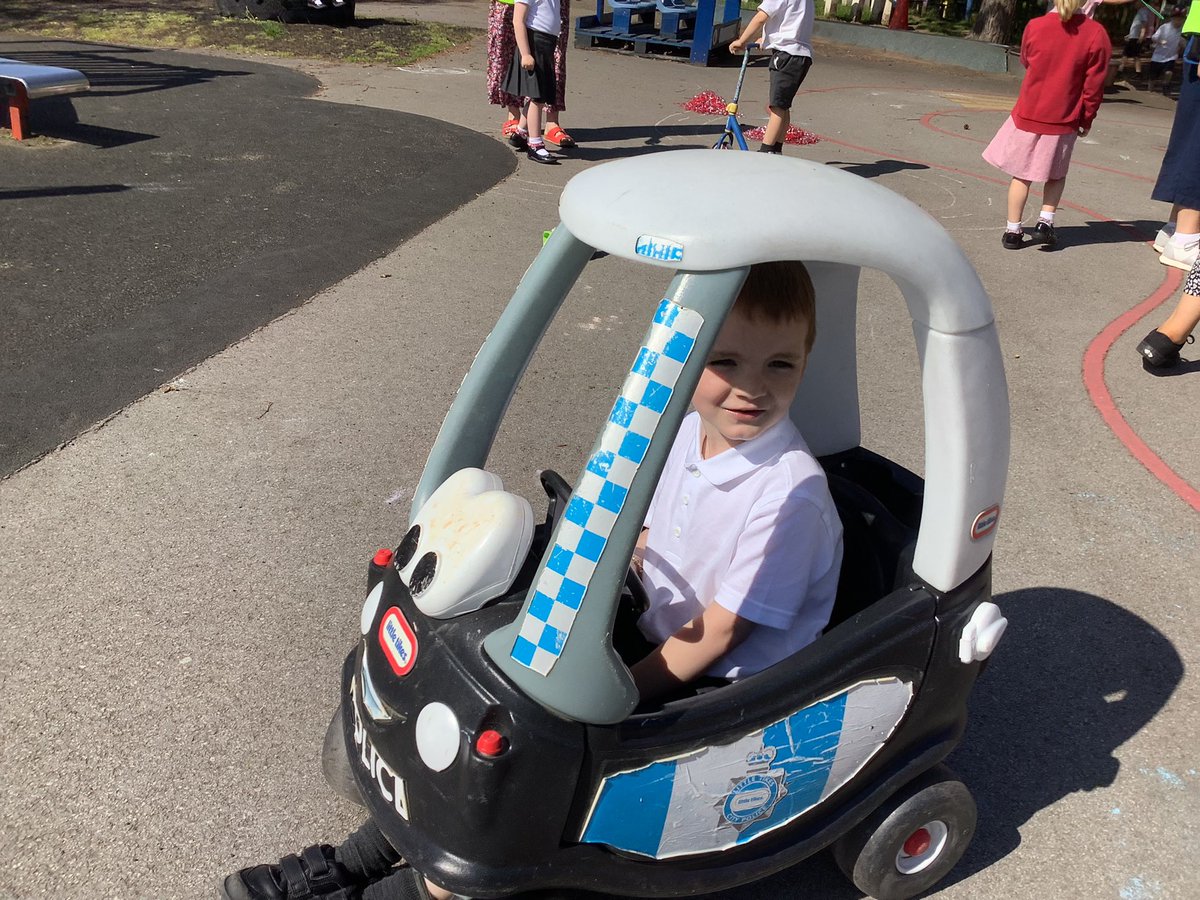 NurseryOPS's tweet image. Another sunny ☀️ morning to play and learn outside!
#eyfsphysicaldevelopment #eyfsexpressiveartanddesign #playlearnandgrowtogether