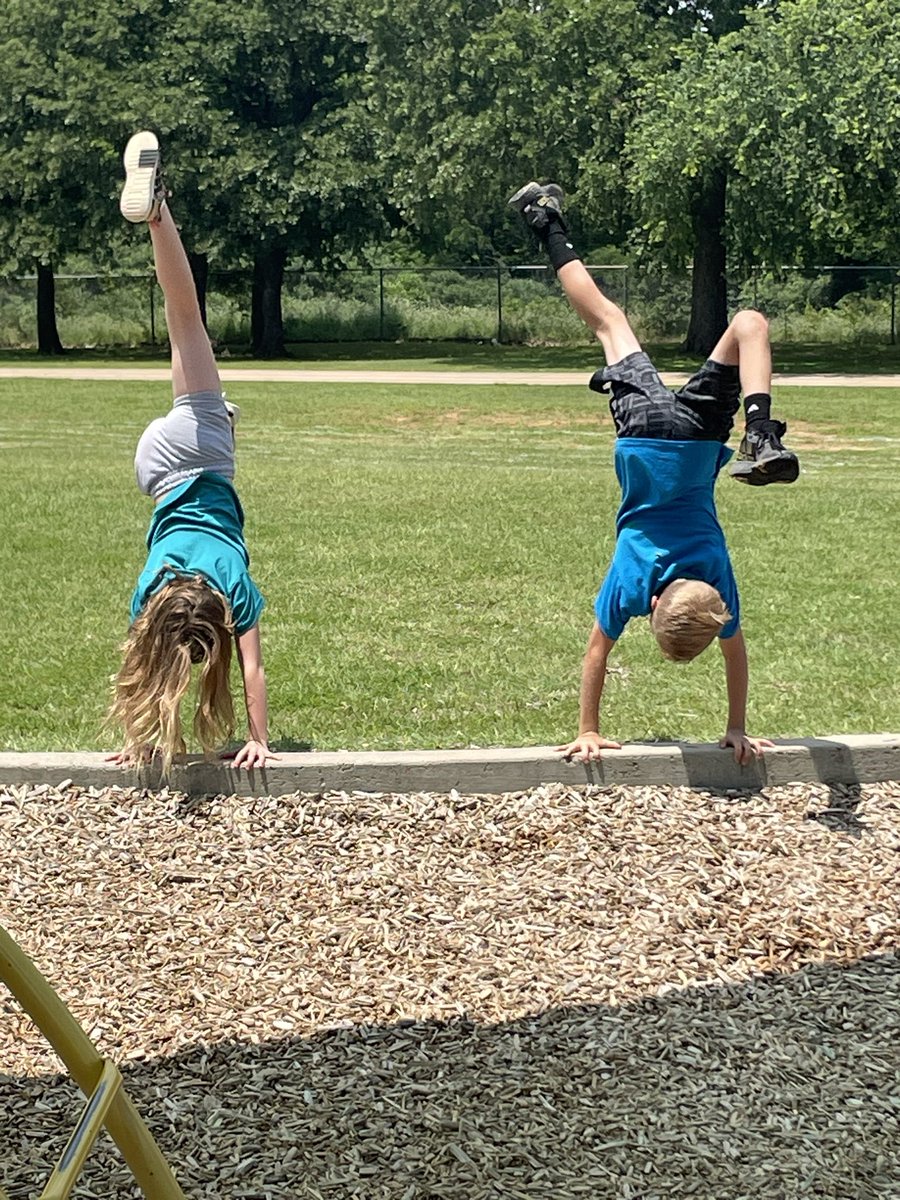 AllysonRotan's tweet photo. Friends, fun, and sun! What a great way to spend our final days in second grade! #STEAMatStribling https://t.co/WgEijuBnYu