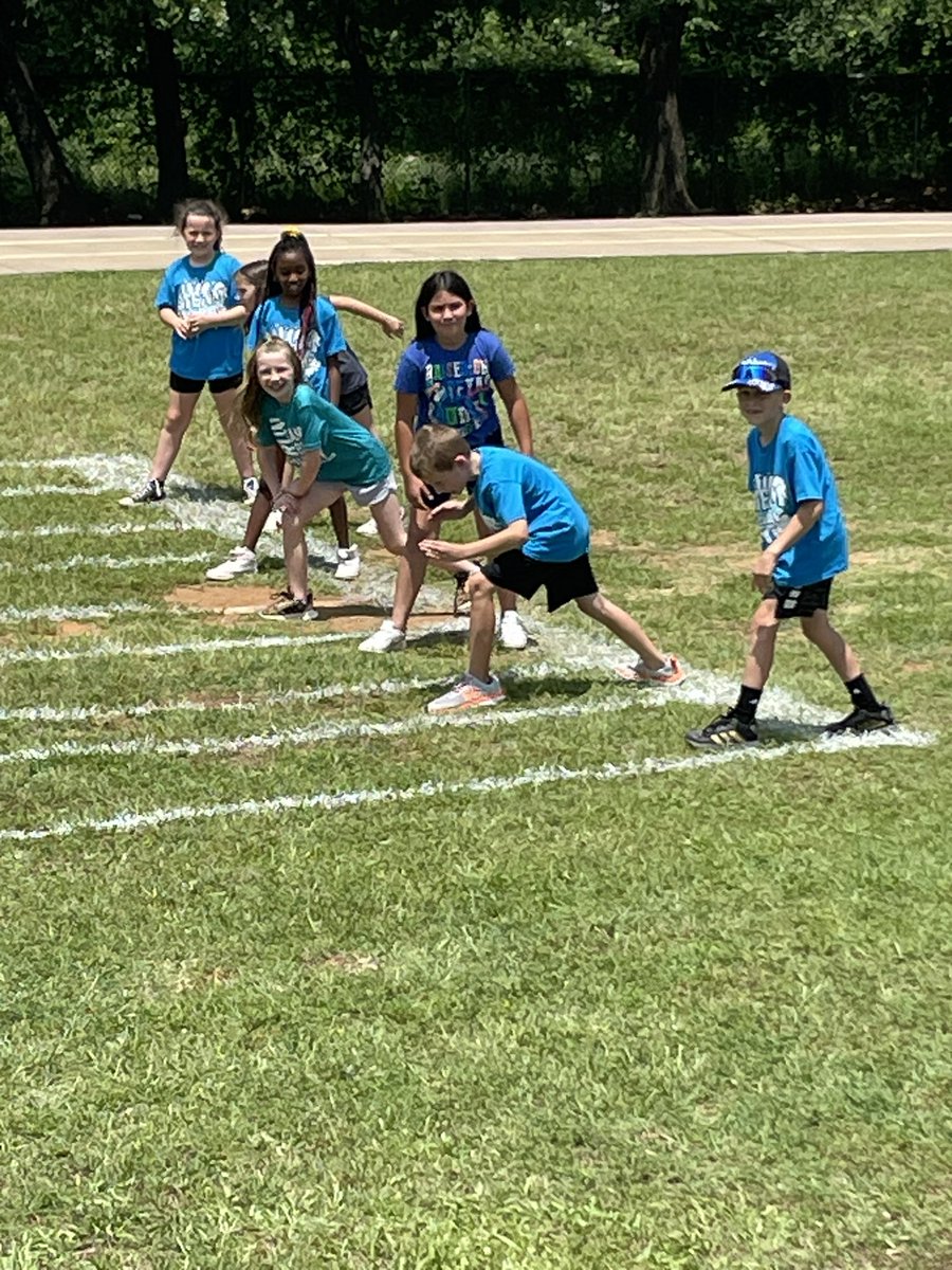 AllysonRotan's tweet photo. Friends, fun, and sun! What a great way to spend our final days in second grade! #STEAMatStribling https://t.co/WgEijuBnYu