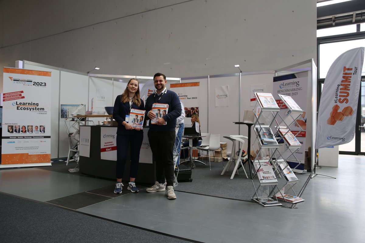 eLearningSUMMIT's tweet photo. Die @LEARNTEC ist in vollem Gange!
Ihr findet uns heute und morgen an unserem 𝐒𝐭𝐚𝐧𝐝 in 𝐇𝐚𝐥𝐥𝐞 𝟏, 𝐅𝟐𝟏, wo wir mit unseren aktuellen Publikationen, Snacks und Erfrischungen auf euch warten.
Wir freuen uns auf euch!
#LEARNTEC #eLearningJournal #eLearning https://t.co/ydbpw6v9e0