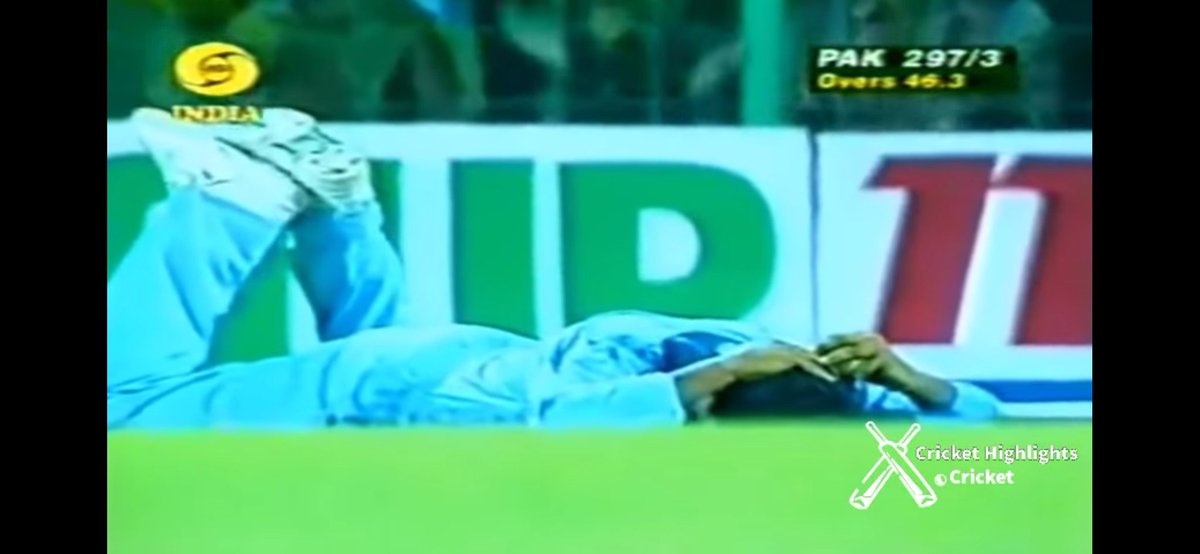 How Sourav Ganguly contributed to Sachin being the 1st man to score 200 in Odi's
Saeed Anwar was all set for 200 when he got out on 194 , Dada took a great catch to dismiss him and also hurt his head . Anwar got out at 46.4 overs