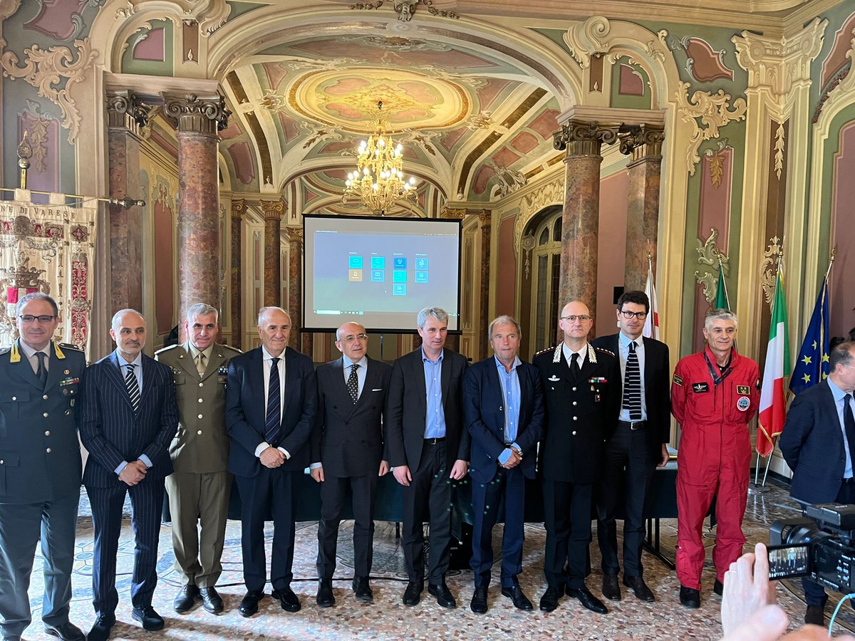 Italiana Ponti Radio ha istallato un ponte radio, nella città di Varese, che permetterà la trasmissione ad alta definizione dei video realizzati dagli elicotteri di ricognizione delle forze dell’ordine, dalla Polizia di Stato alla Guardia di Finanza #9CTL
shorturl.at/awGY2