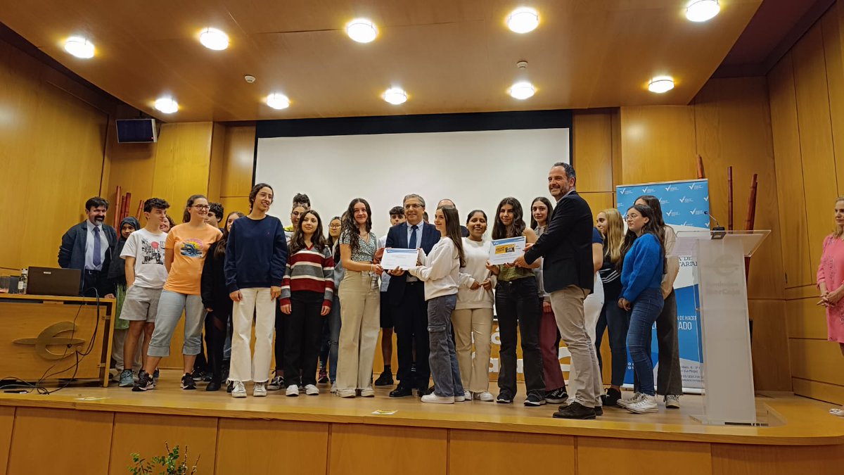 "La solidaridad tiene un premio" <a href="/FRVSocial/">Federación Riojana de Voluntariado Social</a> <a href="/lariojaorg/">Gobierno de La Rioja</a>