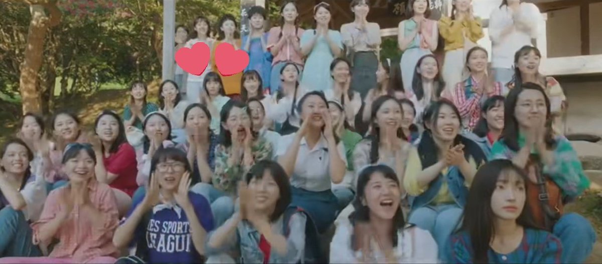 drakor101's tweet photo. #MyPerfectStrangerEp1 in high school friends photo, Baek Yoon Young isnt there, myb bcs of she isnt part of the past. Watched until #MyPerfectStrangerEp4 I think Koo Mi Sook just a witness, like how she only watching Soon Ae was bullied. & the real killer is someone else. https://t.co/GBNZDgN3lD