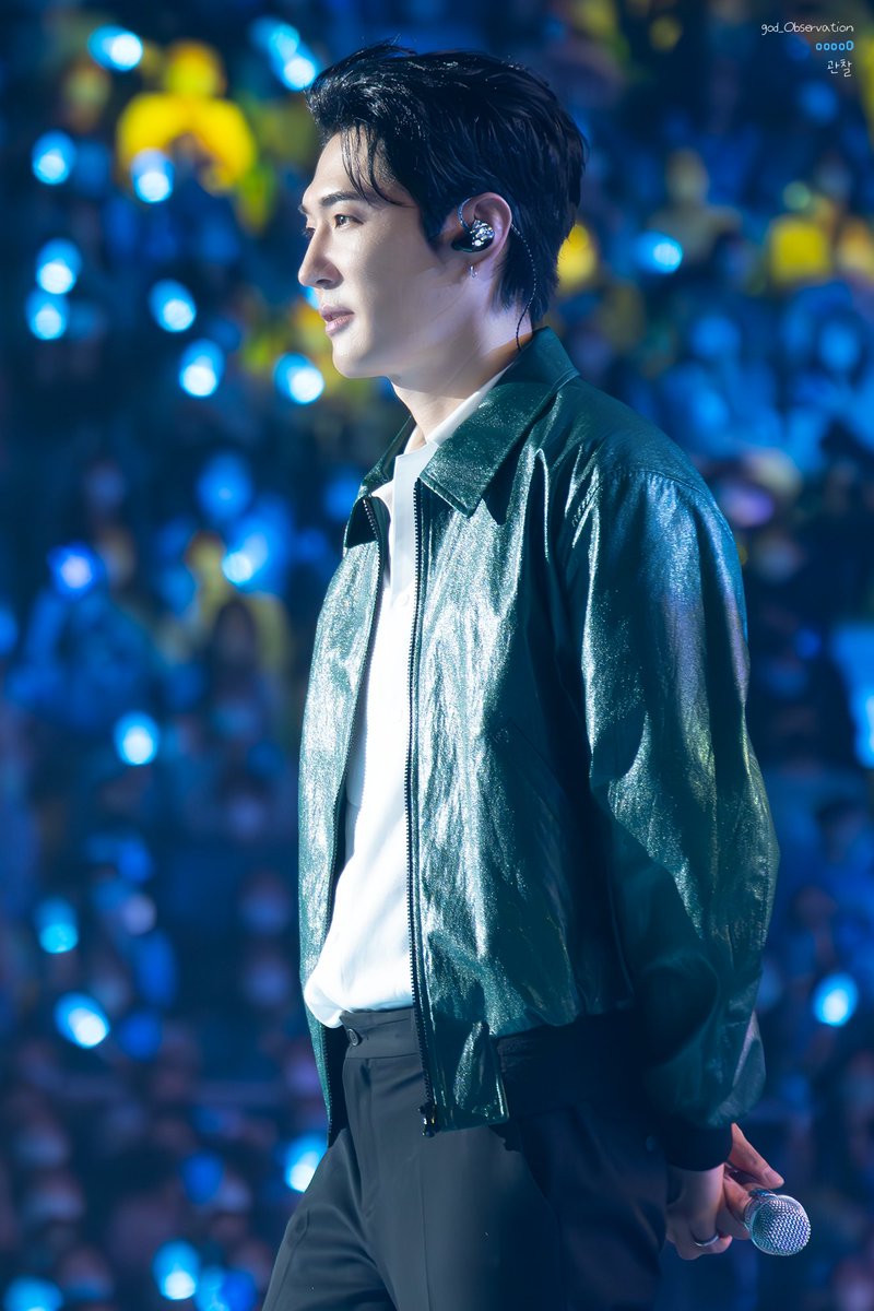 우리 이 사진 크게 볼래요?  
잘생겼으니까😊

#지오디 #안데니 #데니안