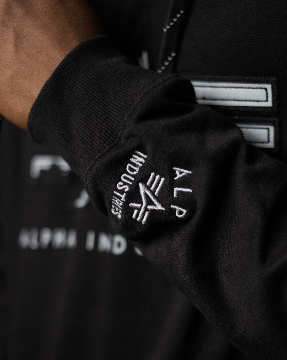 SheshaLifestyle's tweet image. Stay comfortable these cold days in the Alpha A1 Applique Hoody❄️🥶

Available online &amp;amp; in-store

Gift cards available in-store 

#MinistryOfSwag #LiveFast #ItsALifestyle #sheshalifestyle #alphaindustries