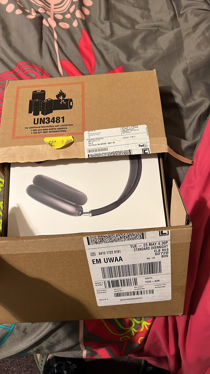 Gm Fam,  thank you <a href="/DeGodsNFT/">DeGods</a>  just received my gift from the  <a href="/DeNYC2023/">DeNYC</a> , next time we will come out champions <a href="/ILUM1NFT/">ILUM1✨</a> moments we will never forget.  ✨🚀