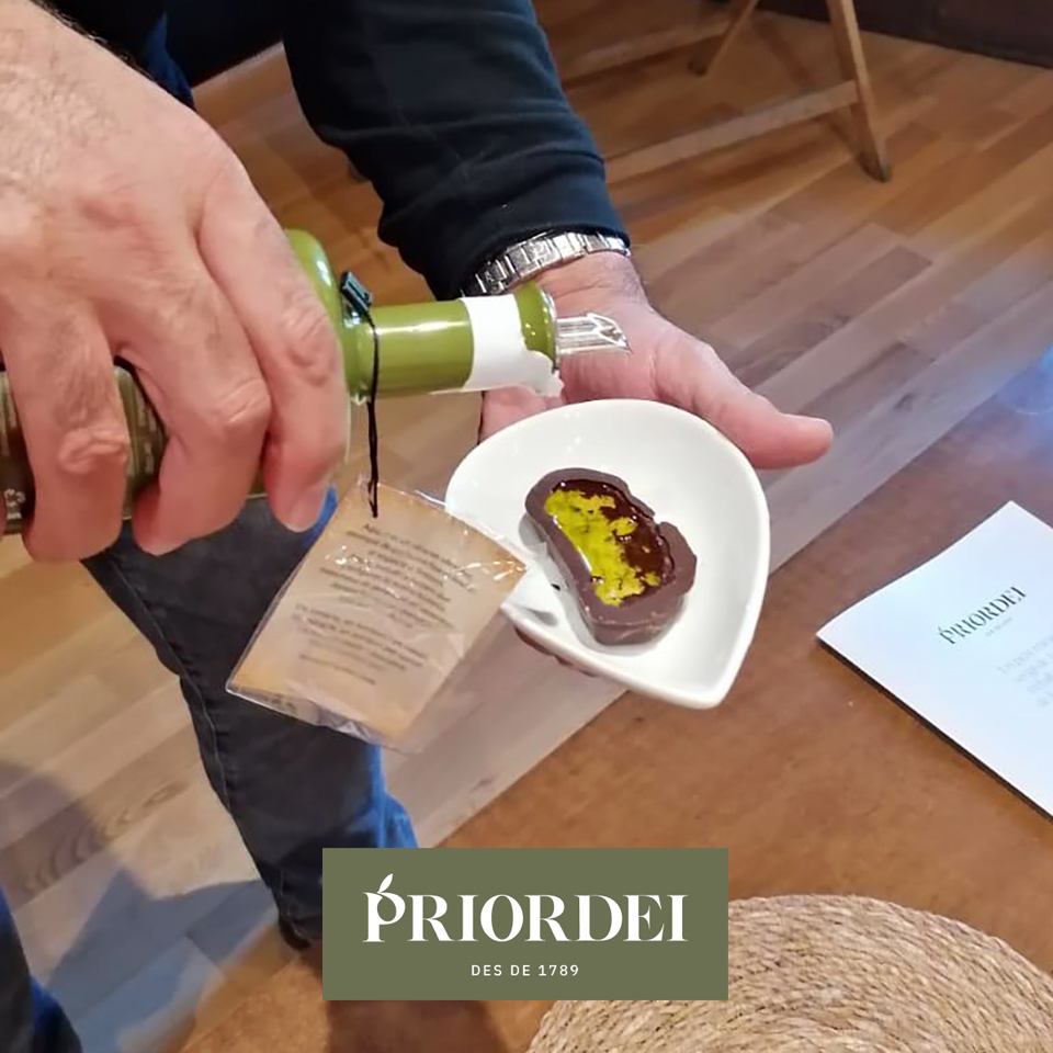 PRIORDEI - Oli d'oliva verge extra del Priorat (@priordei) on Twitter photo Aprofita tots els matisos de l’oli Priordei en les teves elaboracions més exclusives 🫒
Coneix tots els nostres productes a priordei.com
<a href="/priordei/">PRIORDEI - Oli d'oliva verge extra del Priorat</a> - Oli d'oliva verge extra del #Priorat / Aceite vírgen extra del Priorat / Extra virgin olive oil from Priorat Aprofita tots els matisos de l’oli Priordei en les teves elaboracions més exclusives 🫒
Coneix tots els nostres productes a priordei.com
<a href="/priordei/">PRIORDEI - Oli d'oliva verge extra del Priorat</a> - Oli d'oliva verge extra del #Priorat / Aceite vírgen extra del Priorat / Extra virgin olive oil from Priorat