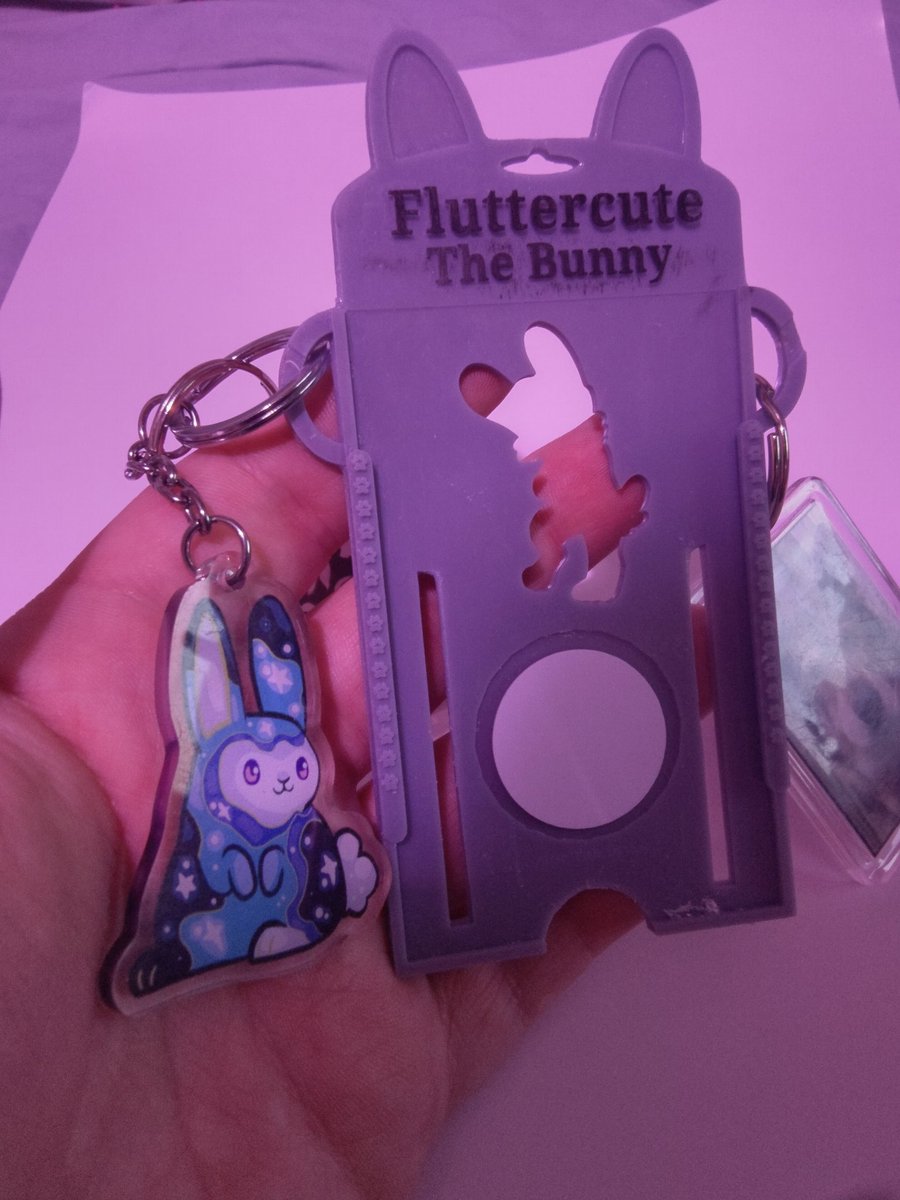 FlutterPrint's tweet image. Custom Con ID holders :D
-NFC enabled
-Can hold key chains
-Custom name and spices
-Custom silhouette
£45 with free shipping 🚚
etsy.com/listing/148871…

(orders will be made after cfz)
#furry