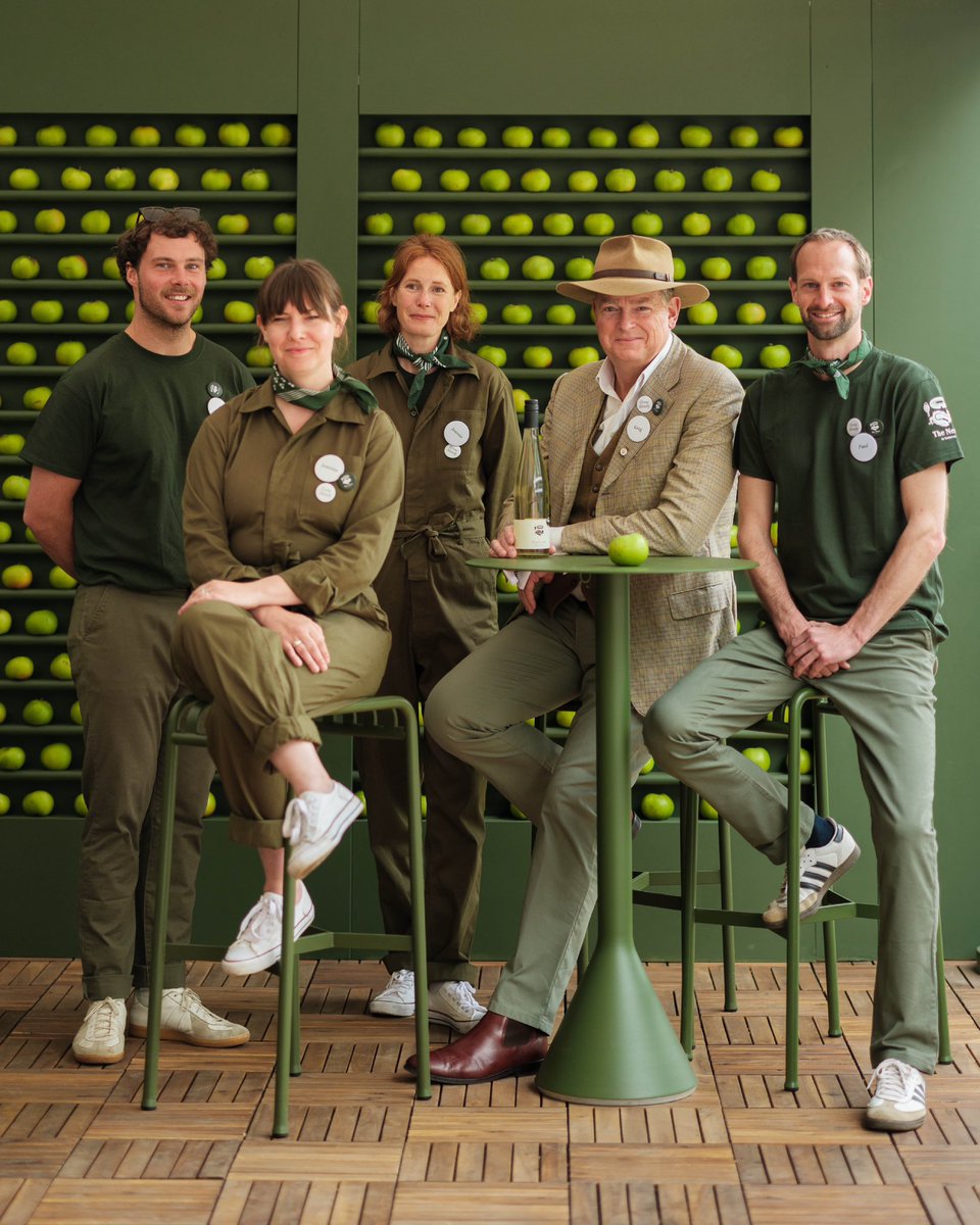 …and just like that our Cyder stand at @the_rhs Chelsea Flower Show is filled wall to wall with British bramley apples 🍏 our teams can’t wait to welcome you! #RHSChelsea #chelseaflowershow2023 #growslowly #thenewtinsomerset