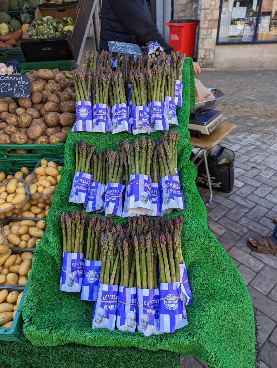 SPOTTED 👀

Koffmann’s Asparagus on Stamford Food Market this morning. 

#stamford #freshproduce #market #koffmanns #asparagus #pierrekoffmann #spotted #britishproduce