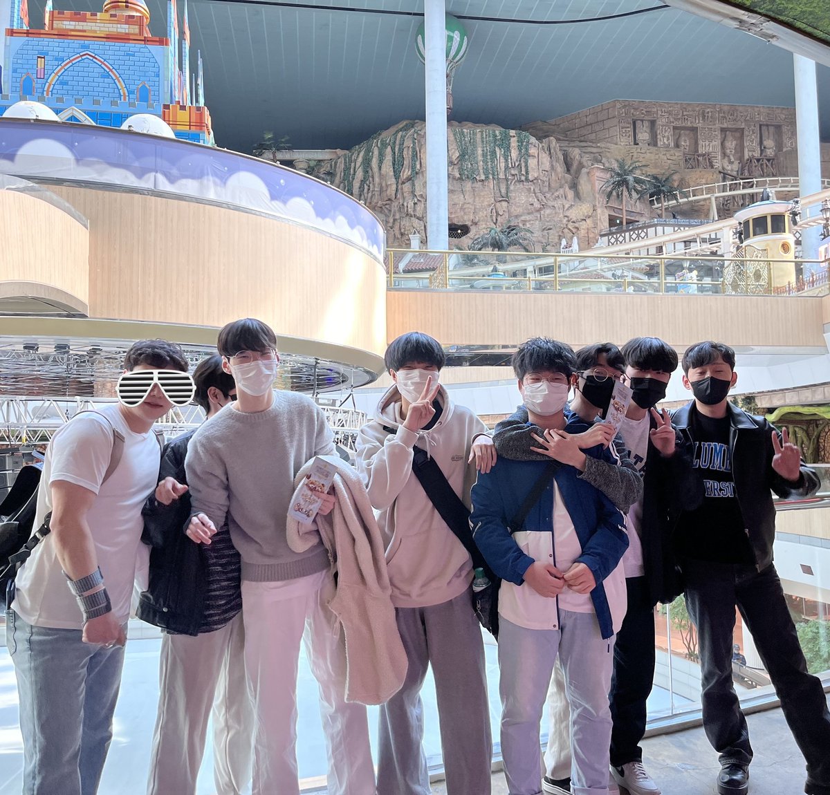 [팬미팅 일정 안내]

안녕하세요.
이번 컨텐더스 서머시리즈 JNGK의 오프라인 팬미팅 일정은 
5/25일 목요일 FM전
6/2일 금요일 DUCK전
총 2번 진행 됩니다.

팬미팅은 모든 경기 종료 후 진행되며, 7층 티켓 부스 앞에서 진행됩니다. 
선수들이 승리할 수 있게 응원해주세요! #JNGKwin