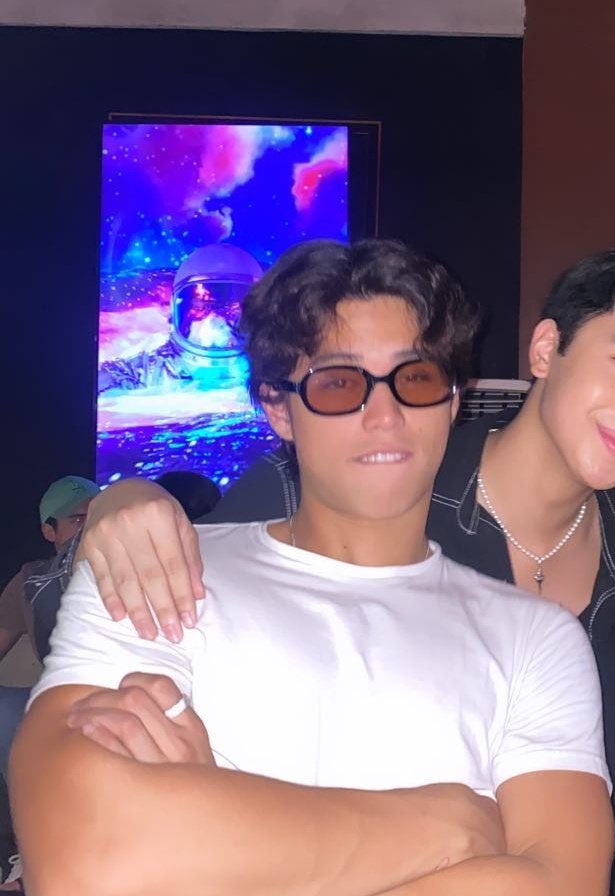 tayangina's tweet photo. DANG MY GUY YOU LOOK SO FINE https://t.co/7HwYkLsgpA