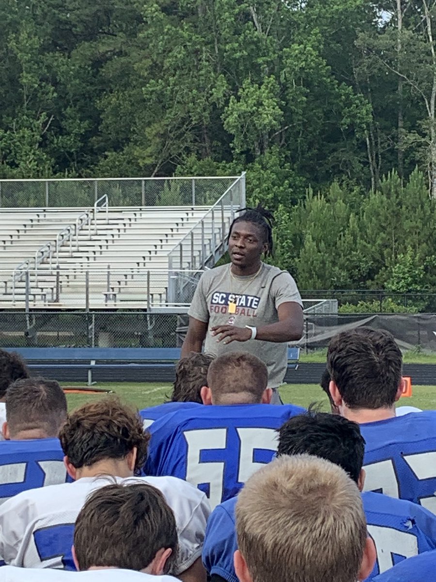 CoachPowell6's tweet photo. It was great having our guy @AllenJaeon back to talk to our team about how the structure of the program was a huge help and the importance of academics. Jaeon made a huge impact on our program.  He is doing great things at @SCState_Fb Thank you. https://t.co/nJaXEDTKFI